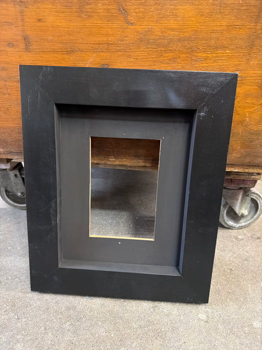 SMALL DARK MODERN FRAME