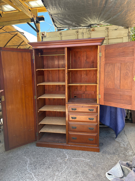 ENGLISH MAHOGANY TURN OF THE 19TH CENTURY MIRRORED CHIFFEROBE DOOR WARDROBE