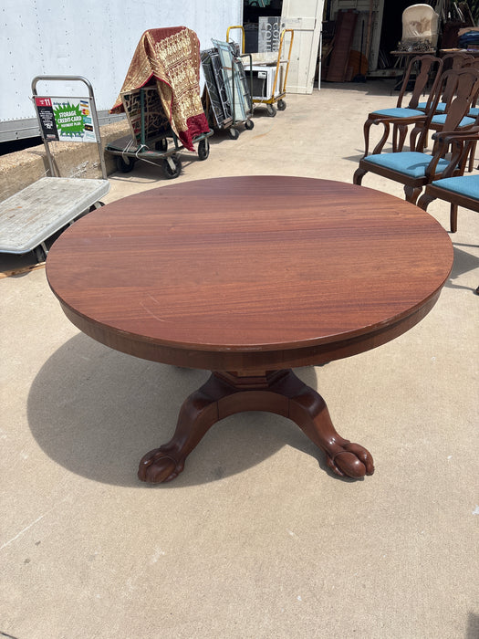 ROUND MAHOGANY BUILT CLAW LEG TABLE