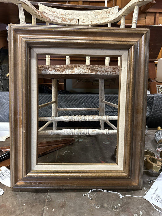 BROWN FRAME WITH LINEN FILET