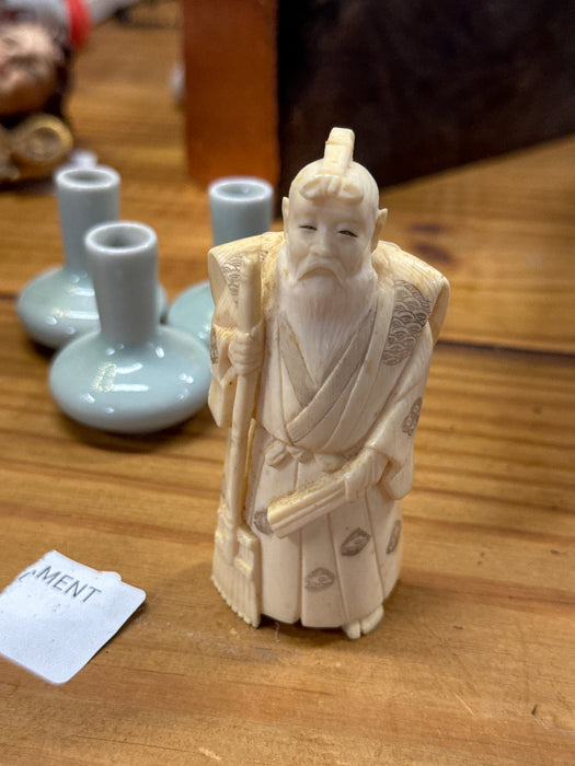 SMALL JAPANESE STATUE