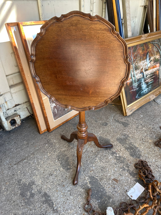 KITTINGER PIE EDGE TABLE