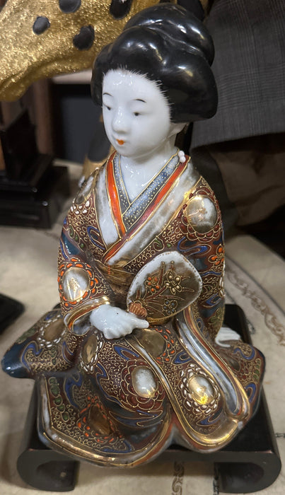 MEDIUM SATSUMA LADY ON BLACK BASE