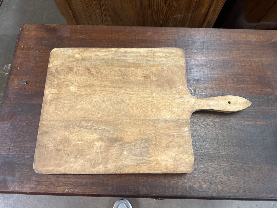 VINTAGE SQUARE WOOD CUTTING BOARD WIH HANDLE
