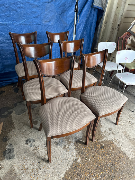 SET OF SIX UPHOLSTERED SEAT CHAIRS WITH SABER LEG