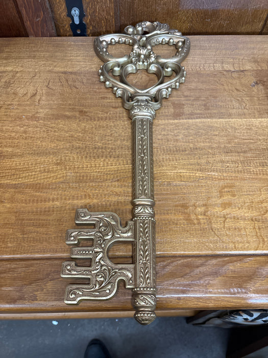 LARGE COMPOSITION GOLD KEY