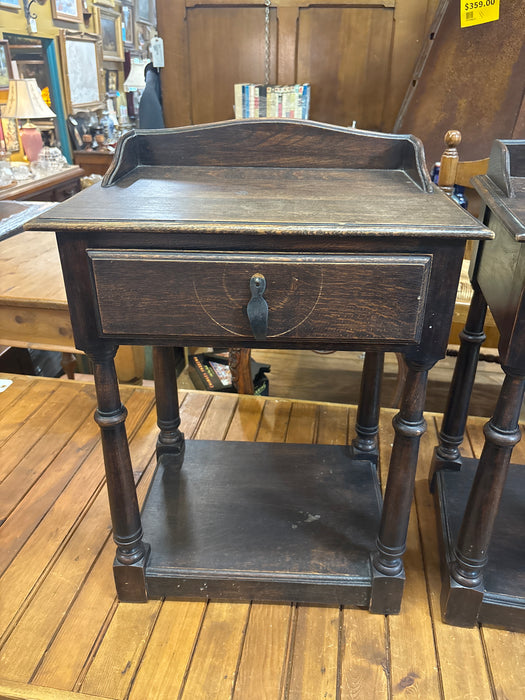 PAIR OF SMALL DARK OAK NIGHT STANDS ON LEGS