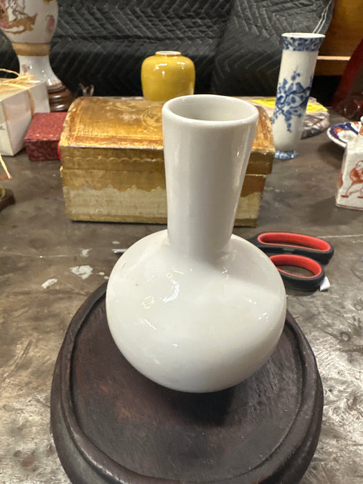 WHITE NARROW NECK VASE