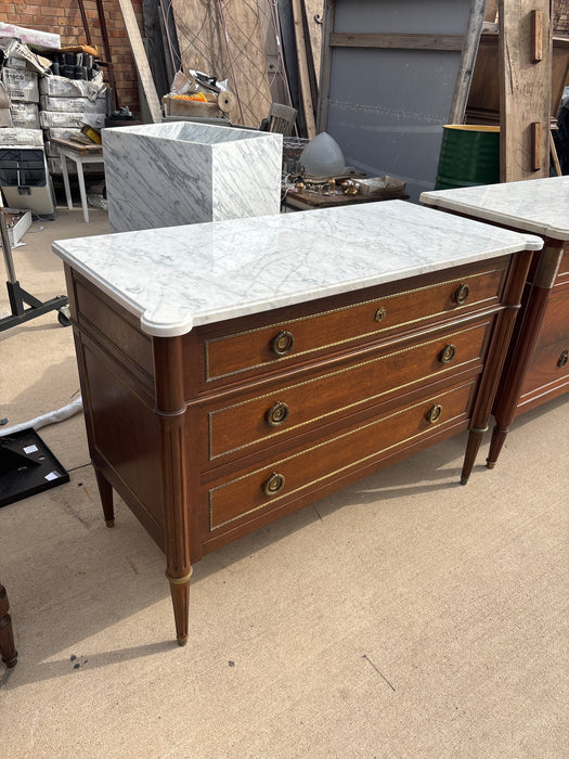 LOUIS XVI WHITE MARBLETOP 3 DRAWER MAHOGANY CHEST WITH FLUTED LEGS
