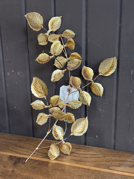 WALL DECOR WITH SMALL LEAVES