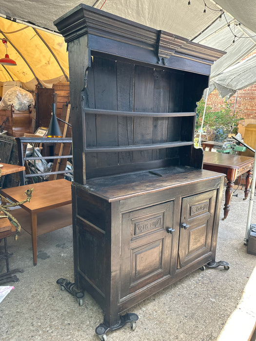 18th CENTURY WELSH CUPBOARD