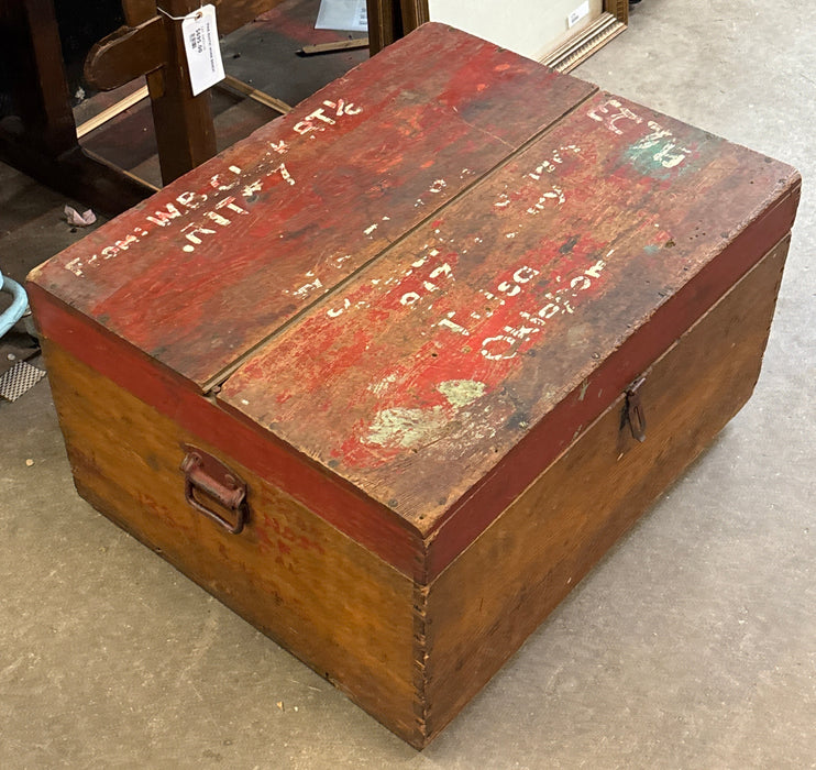 LARGE ASH WOOD DOVETAIL TRUNK