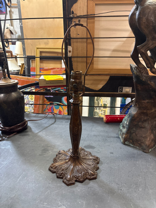 FLORAL BASE BRASS TABLE LAMP