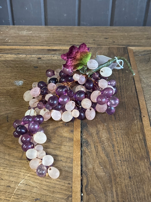 SMALL PURPLE AND WHITE GRAPE CLUSTER