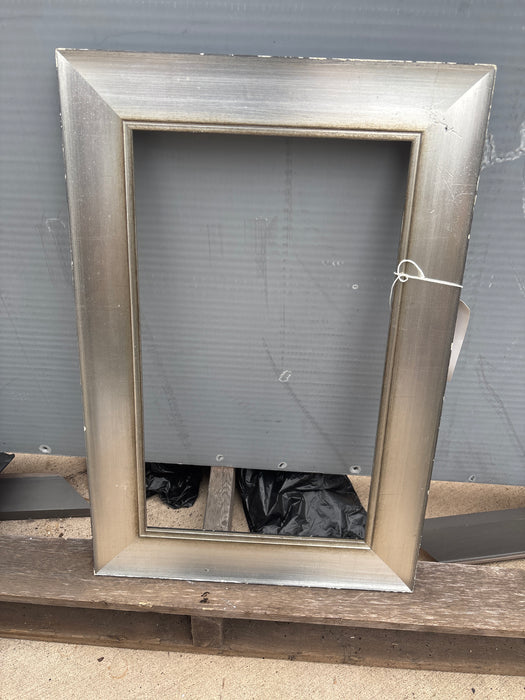 SMALL SILVER RUBBED FLARED FRAME