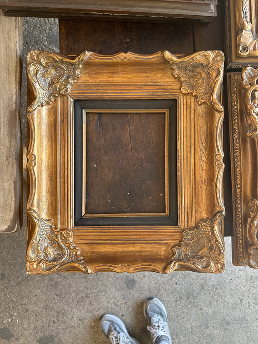 SMALL GOLD HEAVY FRAME WITH BLACK FILET AND ORNATE CORNERS