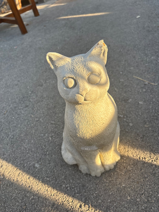 MEDIUM CONCRETE CAT