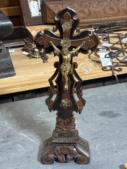 WOOD WITH BRASS CARVED CRUCIFIX UNDER DOME ON GOLD BASE