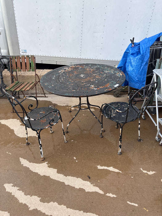 VINTAGE ROUND PIERCED METAL TOP IRON BISTRO TABLE