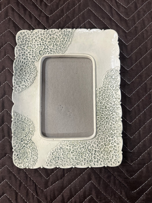 RECTANGULAR GREEN AND WHITE FRAME