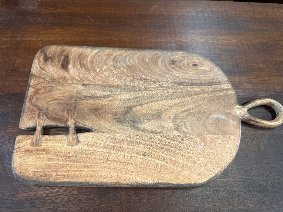 PRIMITIVE WOOD CUTTING BOARD WITH BUTTERFLY