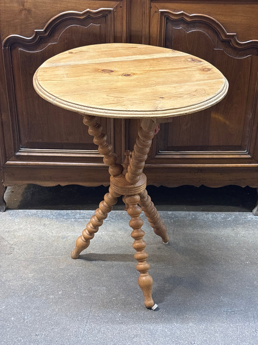 ROUND BOBBIN LEG SIDE TABLE