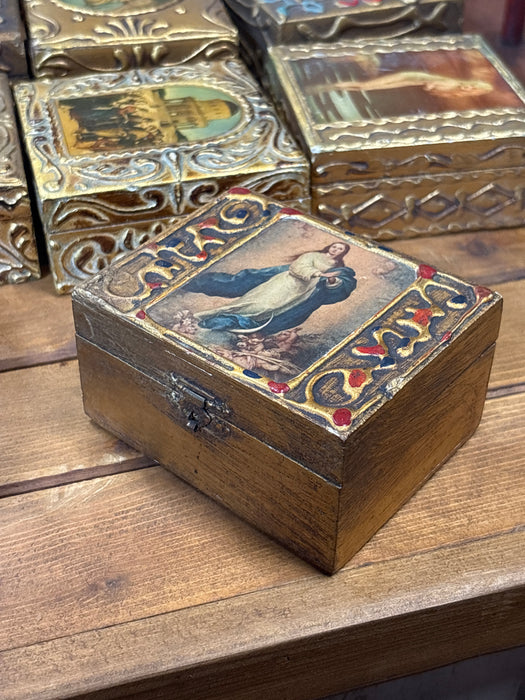 SMALL DARK GOLD, RED AND BLUE FLORENTINE BOX WITH DECOUPAGE PAINTING OF WOMAN AND CHILDREN