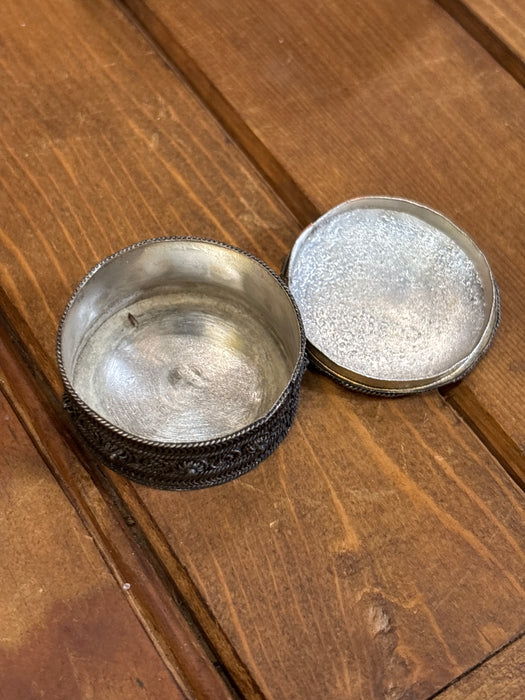 SMALL ROUND FLORAL BOX