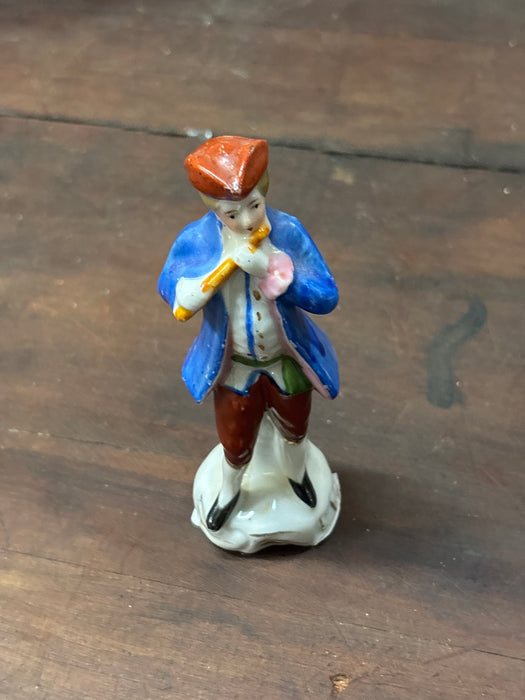 SMALL PORCELAIN STAFFORDSHIRE FIGURE FLUTE PLAYER