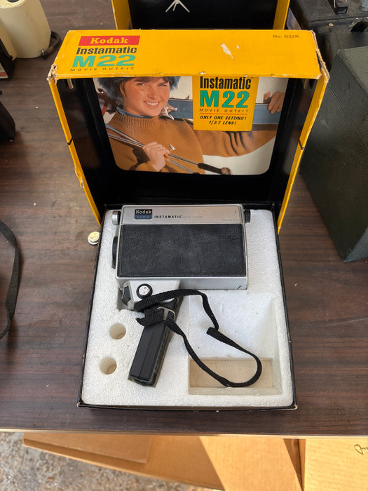 KODAK M22 INSTAMATIC CAMERA
