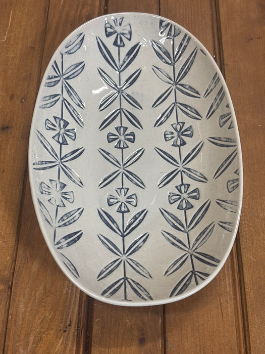 WHITE AND BLUE OVAL PLATTER
