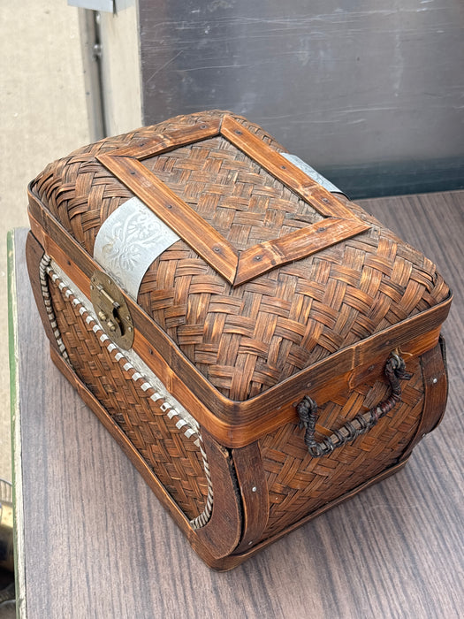 SMALL WOVEN BOX