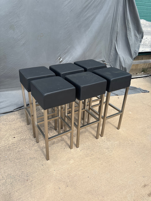 SET OF 6 CHROME AND BLACK LEATHER BAR STOOLS