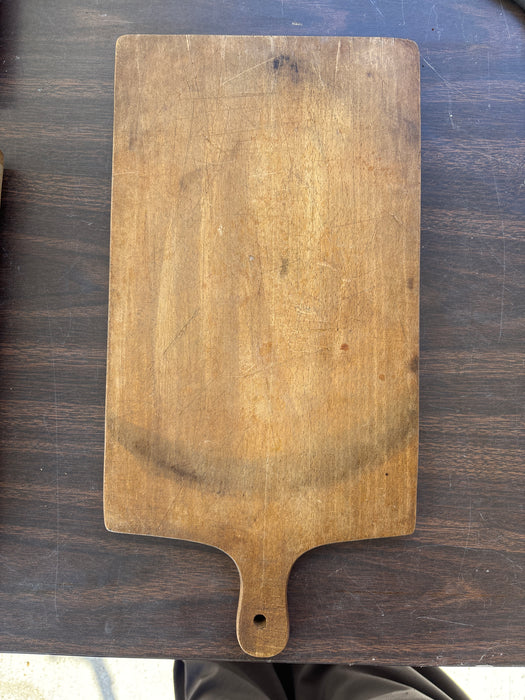 THIN BEECH WOOD CUTTING BOARD WITH HANDLE