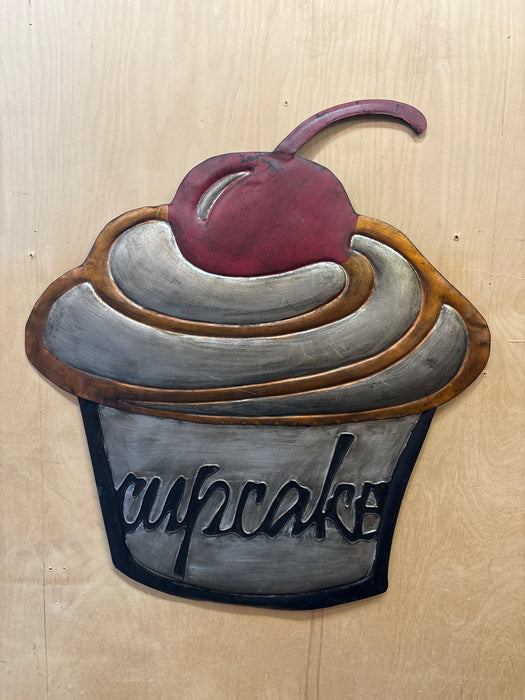 TIN CUPCAKE WALL HANGING