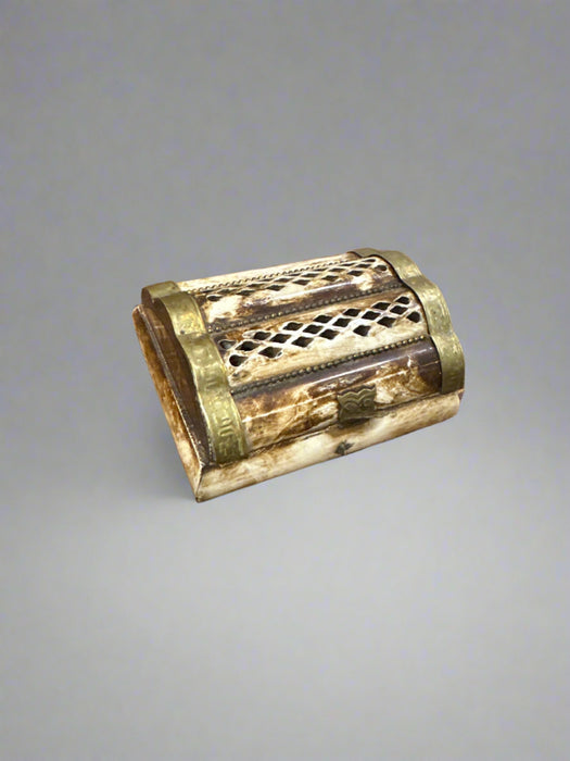 SMALL BONE BOX WITH LID