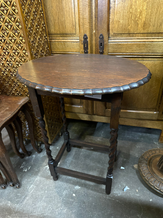 OVAL OAK BARLEY TWIST TABLE