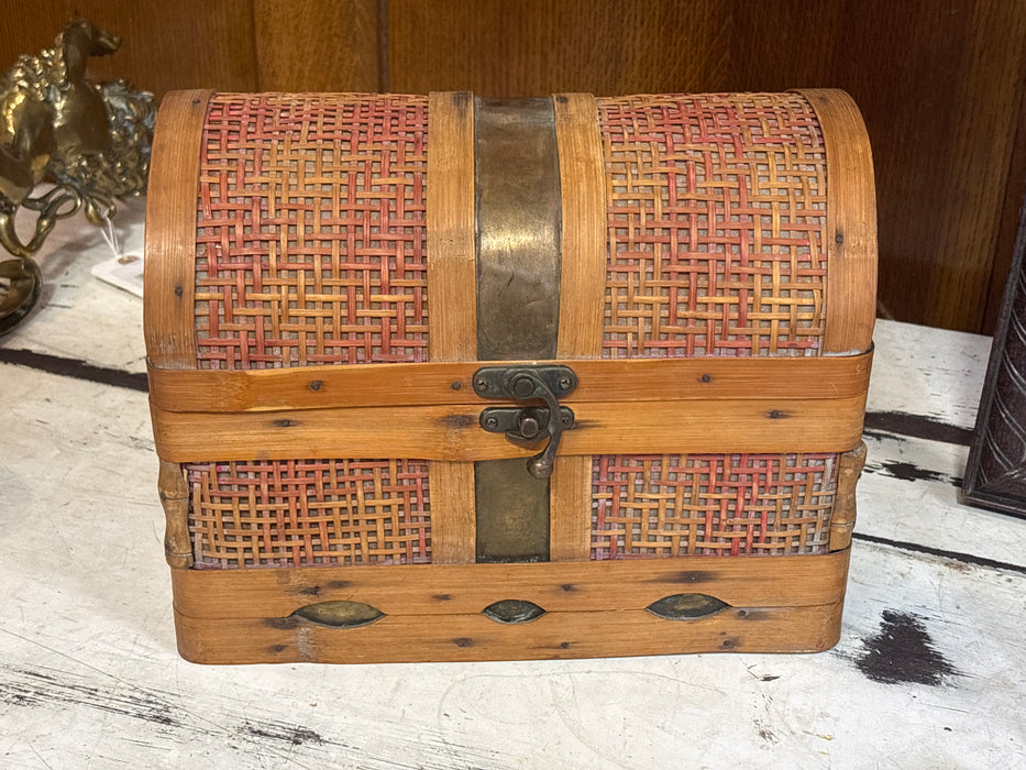 SMALL WOOD AND WICKER BOX WITH DOMED LID