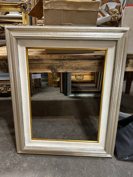 SILVER FRAME WITH LINEN FILET