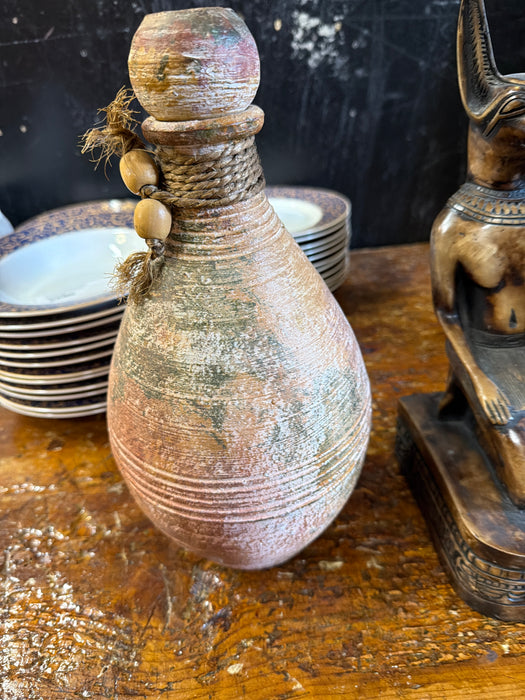 MEDIUM POTTERY VESSEL WITH LID