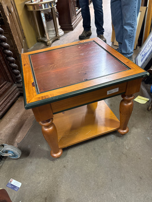 PINE SQUARE END TABLE