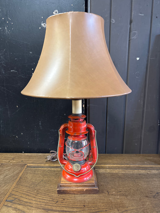 VINTAGE DIETZ LANTERN LAMP
