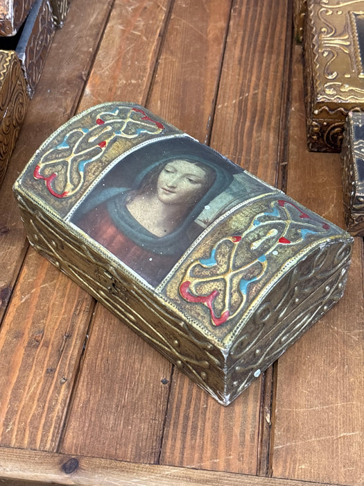 LARGE GOLD, RED AND BLUE DOMED FLORENTINE BOX WITH PORTRAIT OF WOMAN