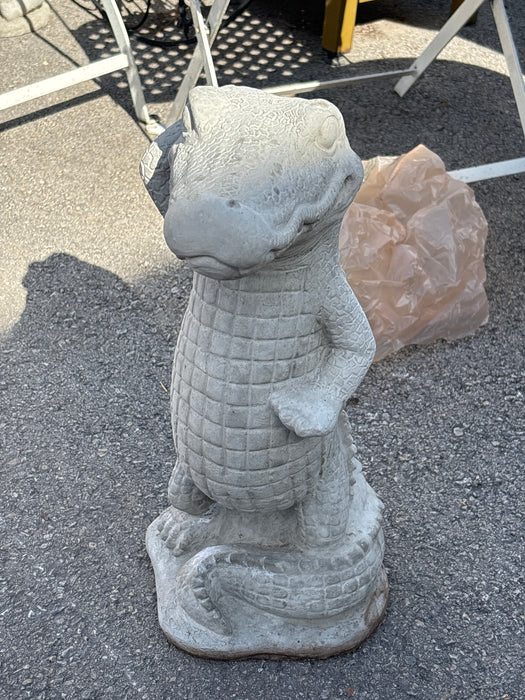 MEDIUM CONCRETE CROCODILE