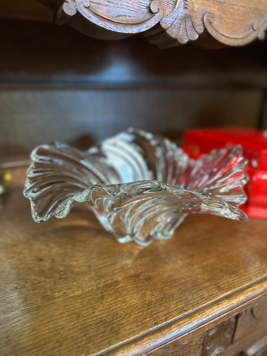 LARGE ROUND SCALLOPED AND FLUTED BOWL