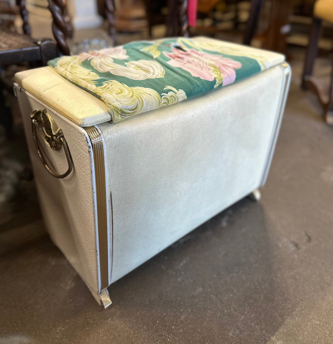 VINTAGE STORAGE BENCH