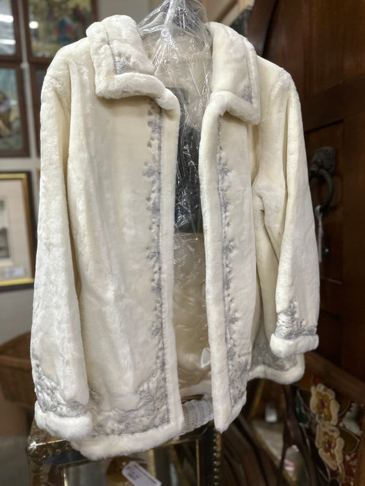 FAUX WHITE FUR COAT