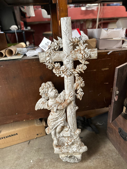 IRON FIELD CROSS WITH CHERUBS AND ROSES