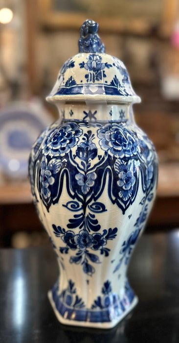 MEDIUM DELFT GINGER JAR WITH RUFFLES