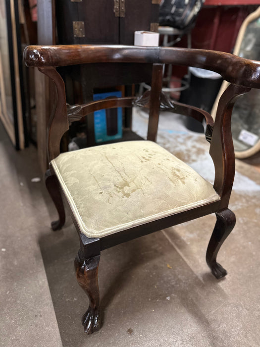TRI FOOTED AMERICAN CORNER CHAIR